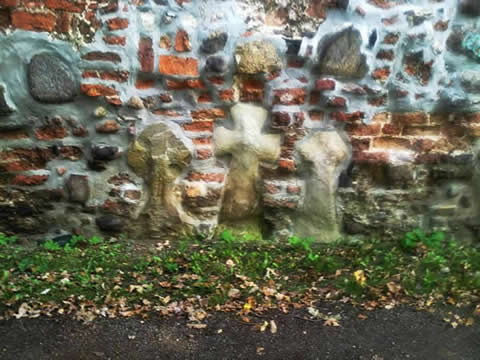 3 Steinkreuze